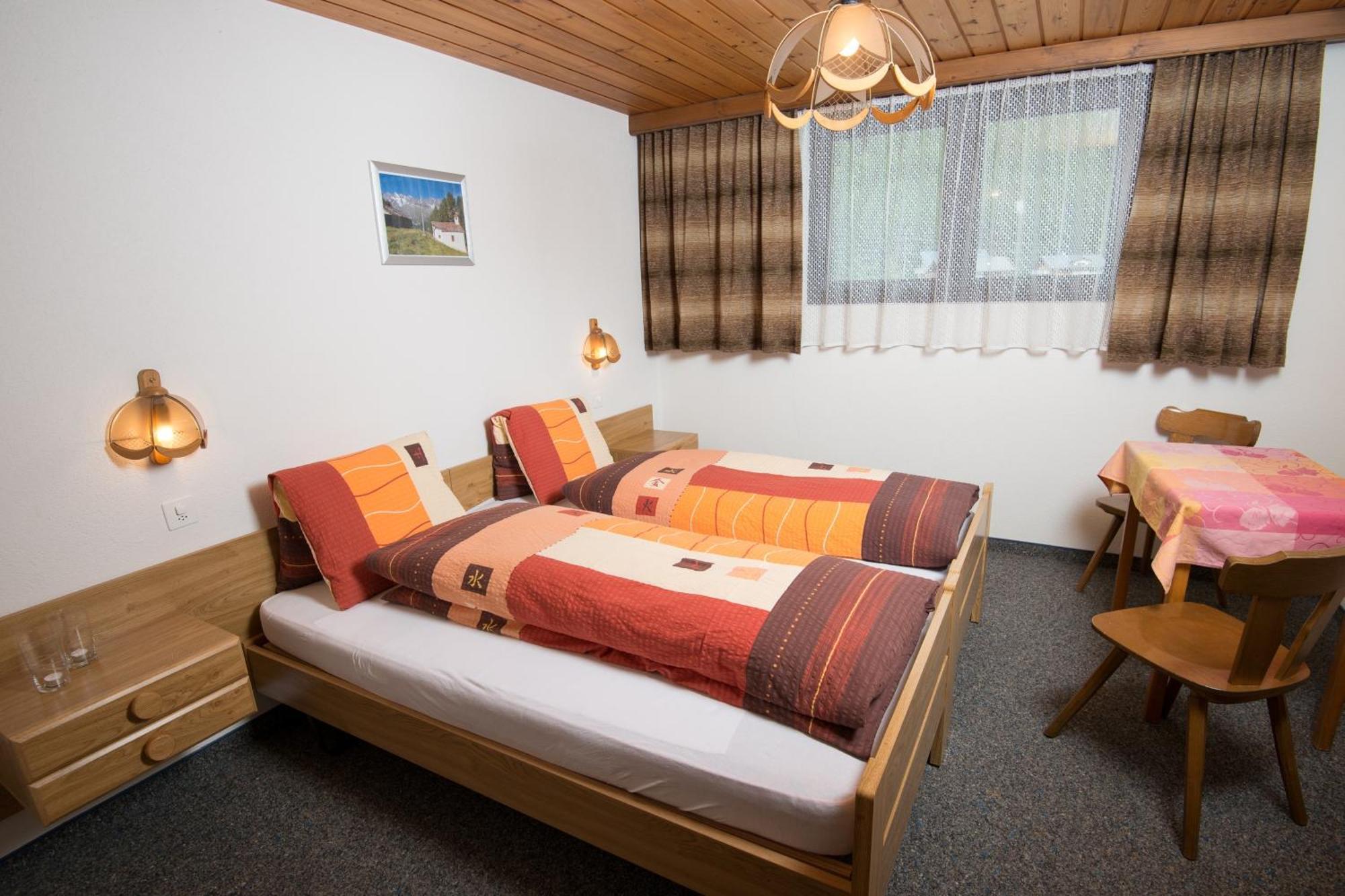 Ferienhaus Adonis Saas-Grund Ruang foto